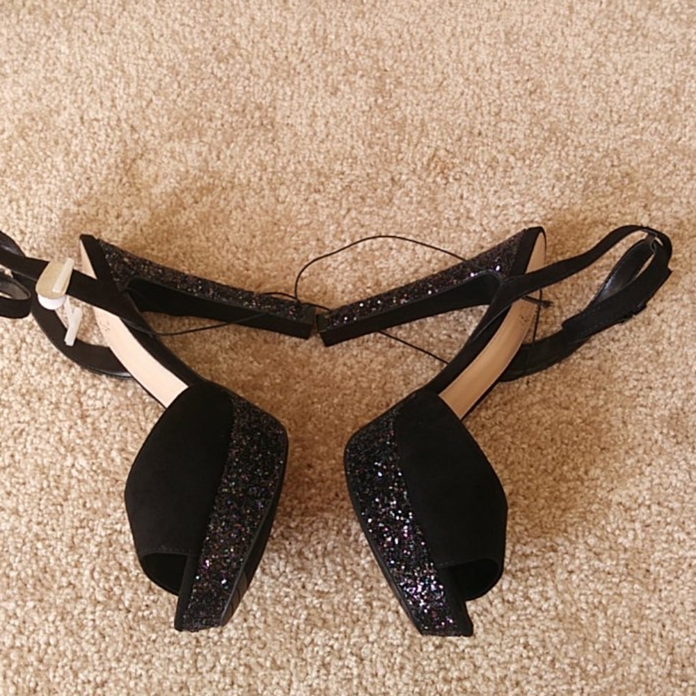 Shoe - Picture 3 of 8